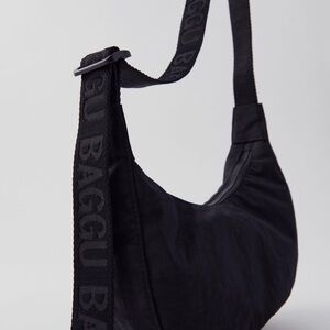 NWOT BAGGU Small Crescent Bag | Black